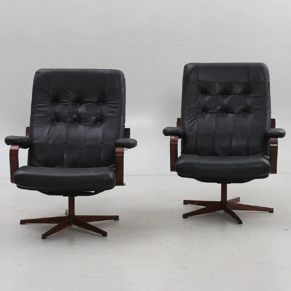 Set van twee vintage zwart lederen draaistoelen, Zweden 1970 (#22566)