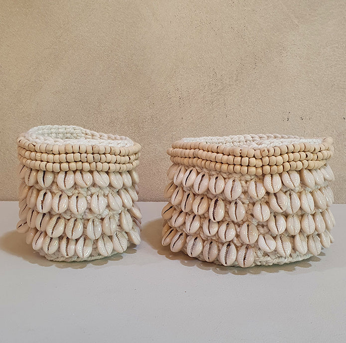 Mandjes macrame en schelp – crème