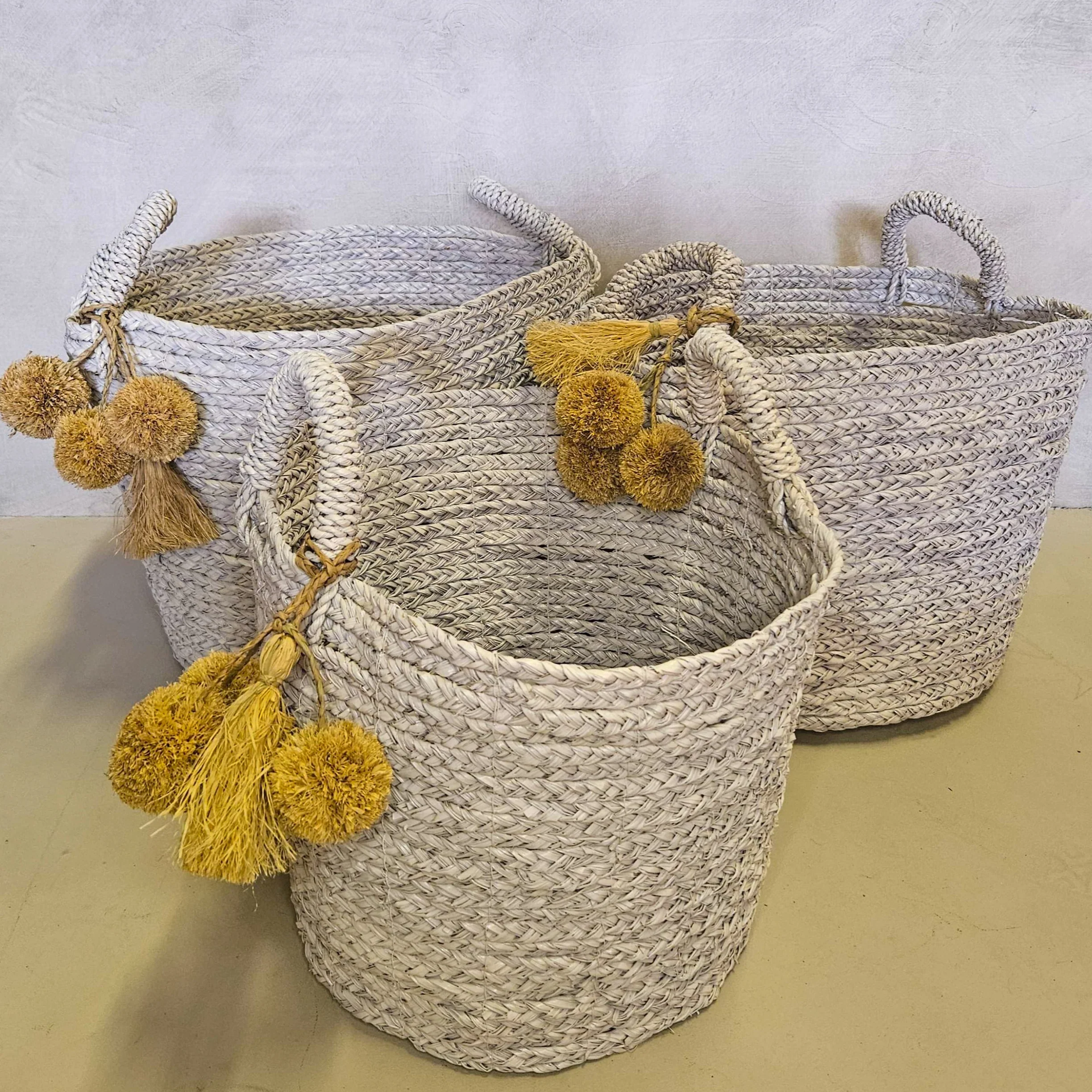 Mand met pompoms – wit/naturel