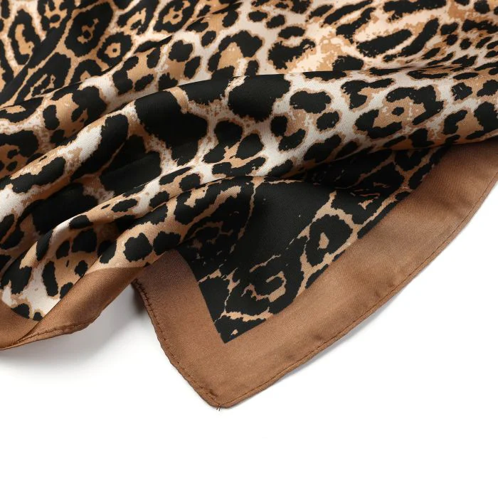 Zijdezachte sjaaltje vierkant Leopard Zijdezachte sjaaltje vierkant Leopard