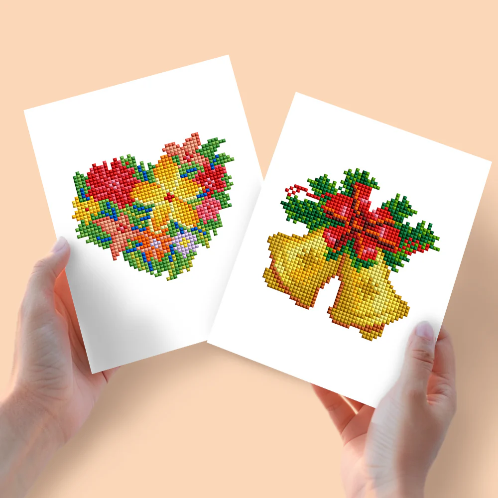 2 Mini Diamond Paintings – Bloemen en Kerstklok 2 Mini Diamond Paintings – Bloemen en Kerstklok