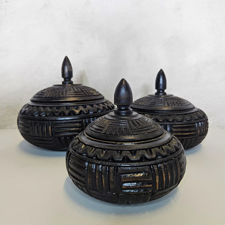 Houten schaaltjes met punt deksel – blackwash
