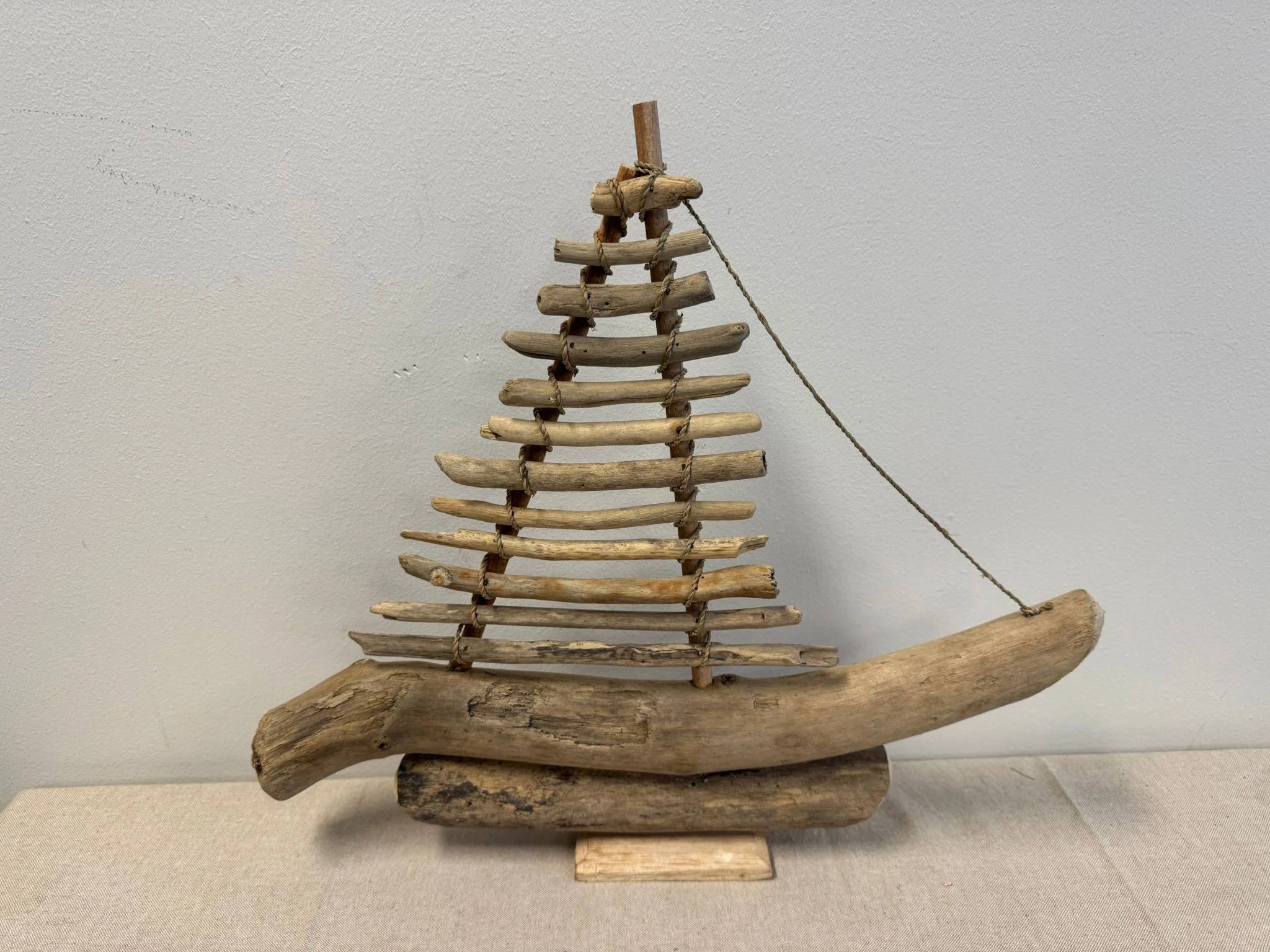 Ornament zeilboot drijfhout